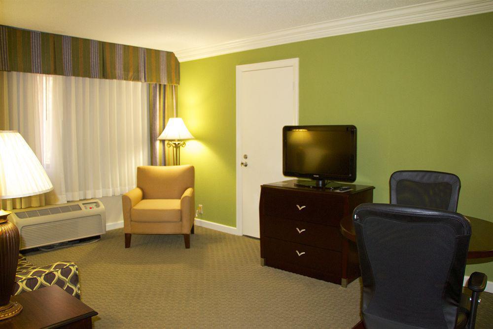 Express - Area By Ihg Hotel 3*