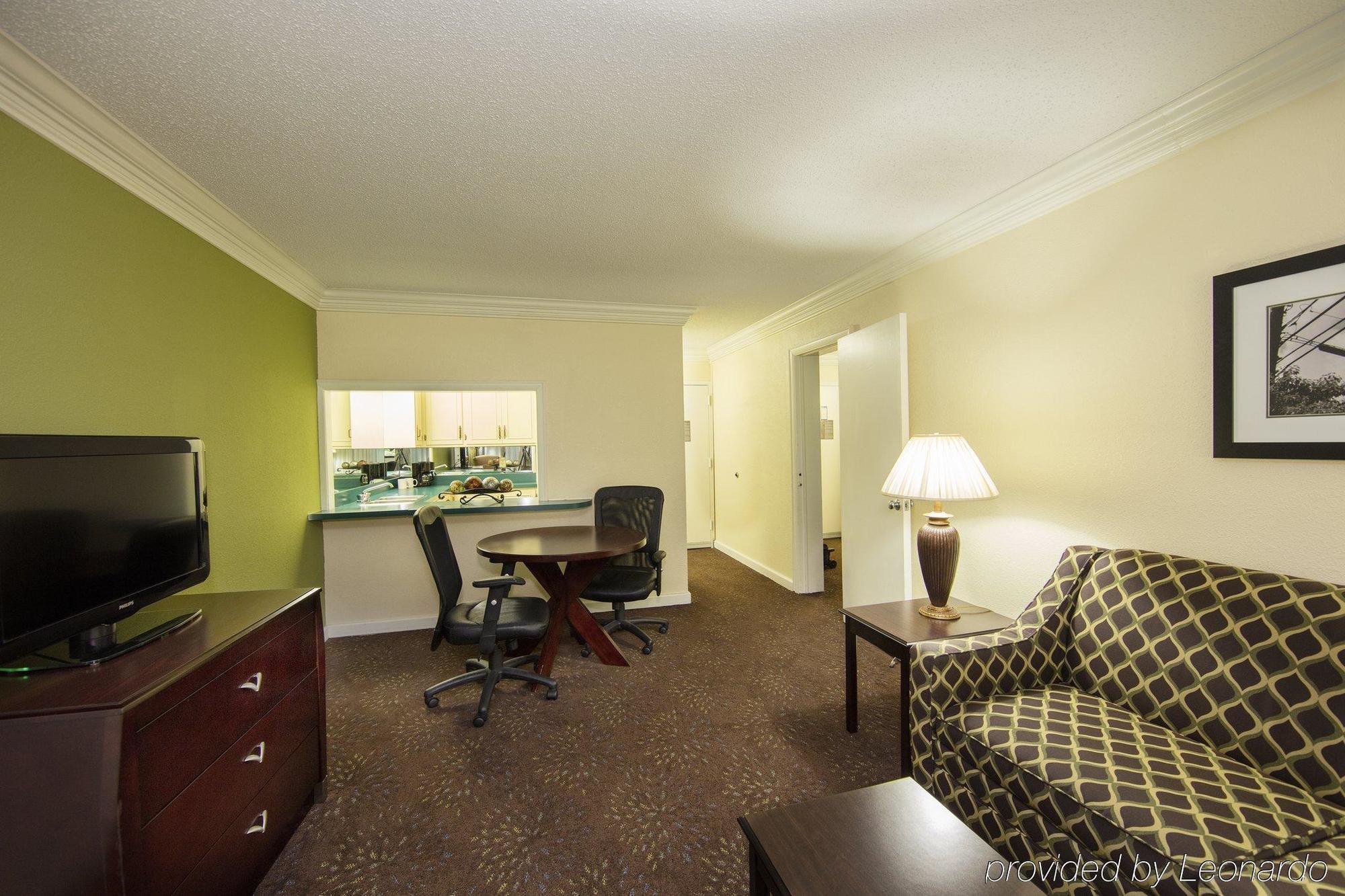 Express - Area By Ihg 3*